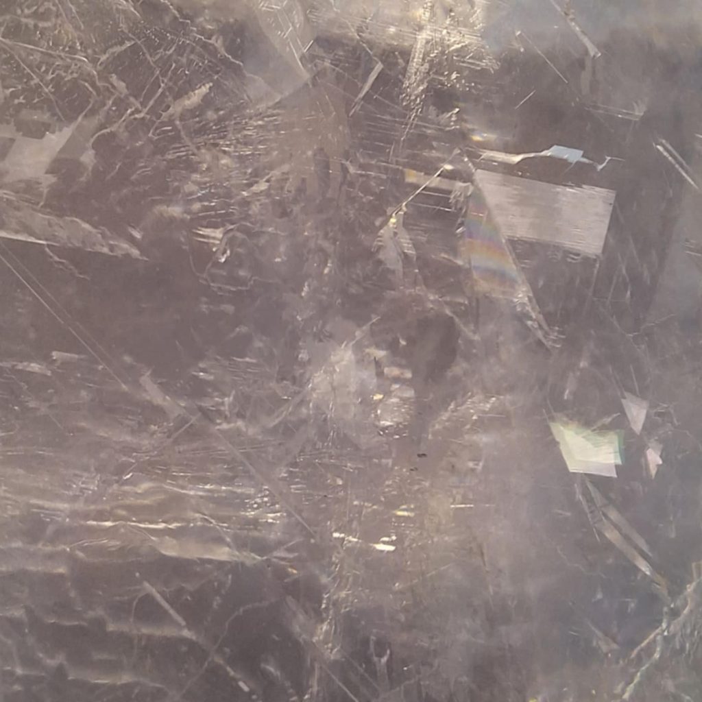 struktura kamienia szpat islandzki