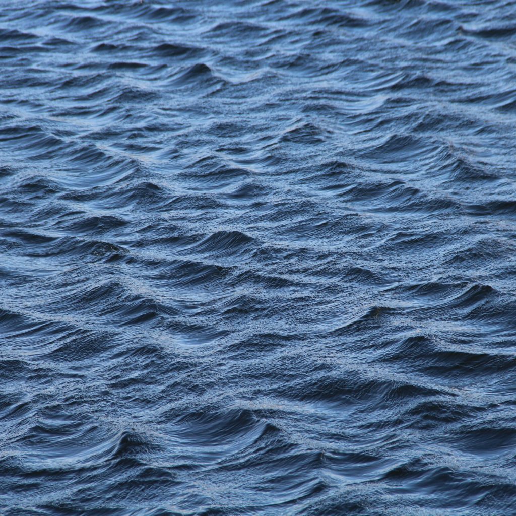 Tafla wody przynosi spokój