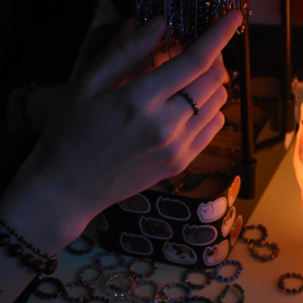 Koty przyozdabiają wszystko