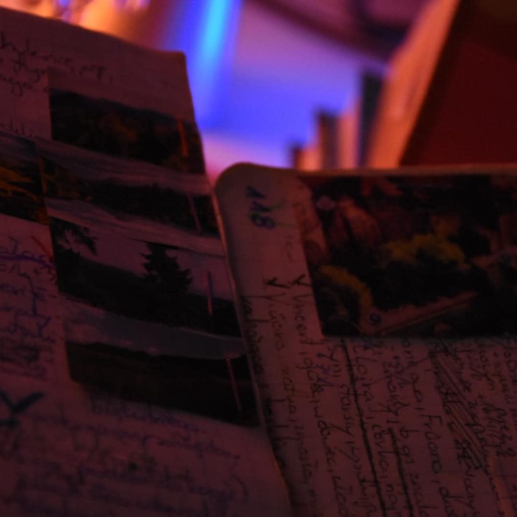 Zdjęcia z wycieczek wklejam na kartki