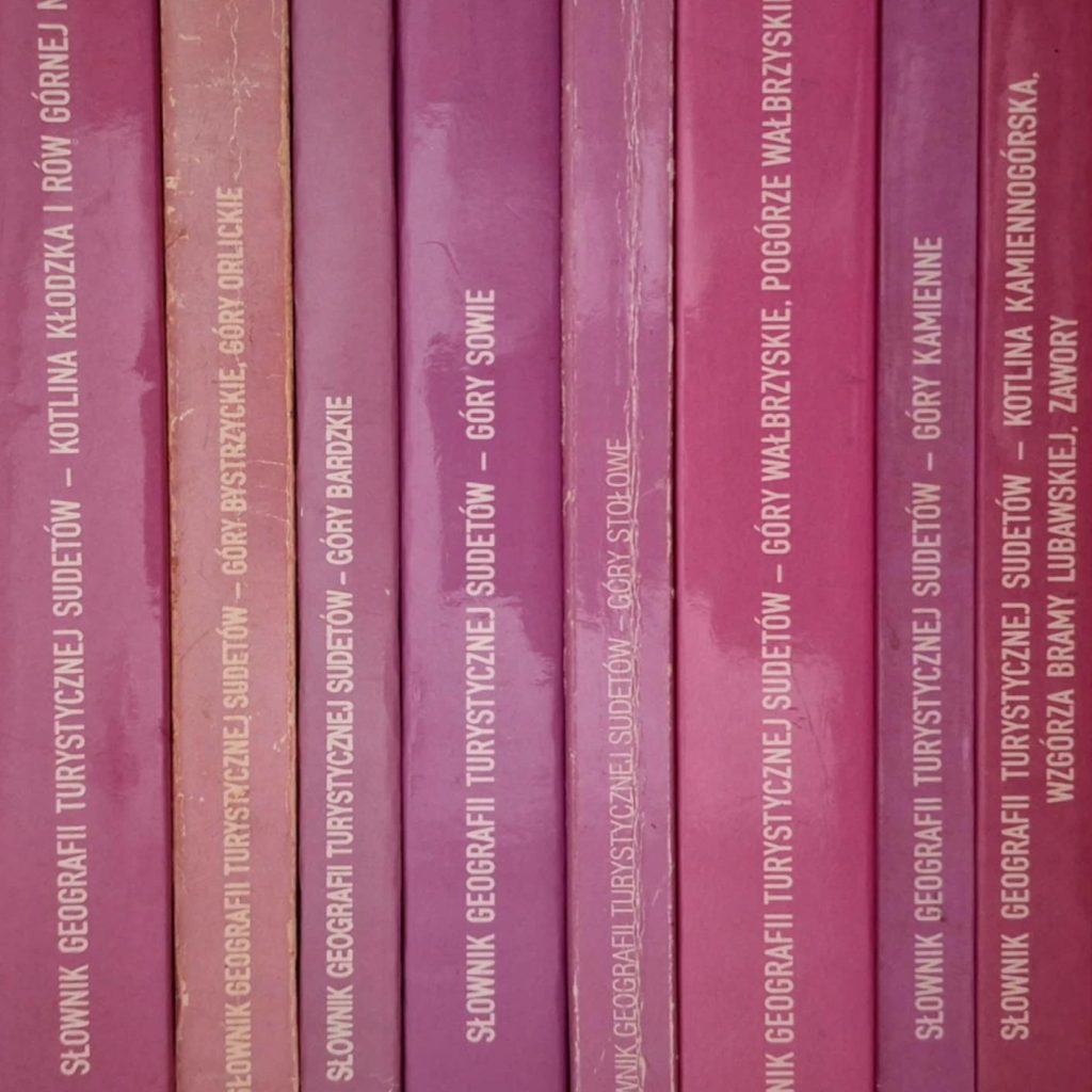 kolekcja książek geograficznych